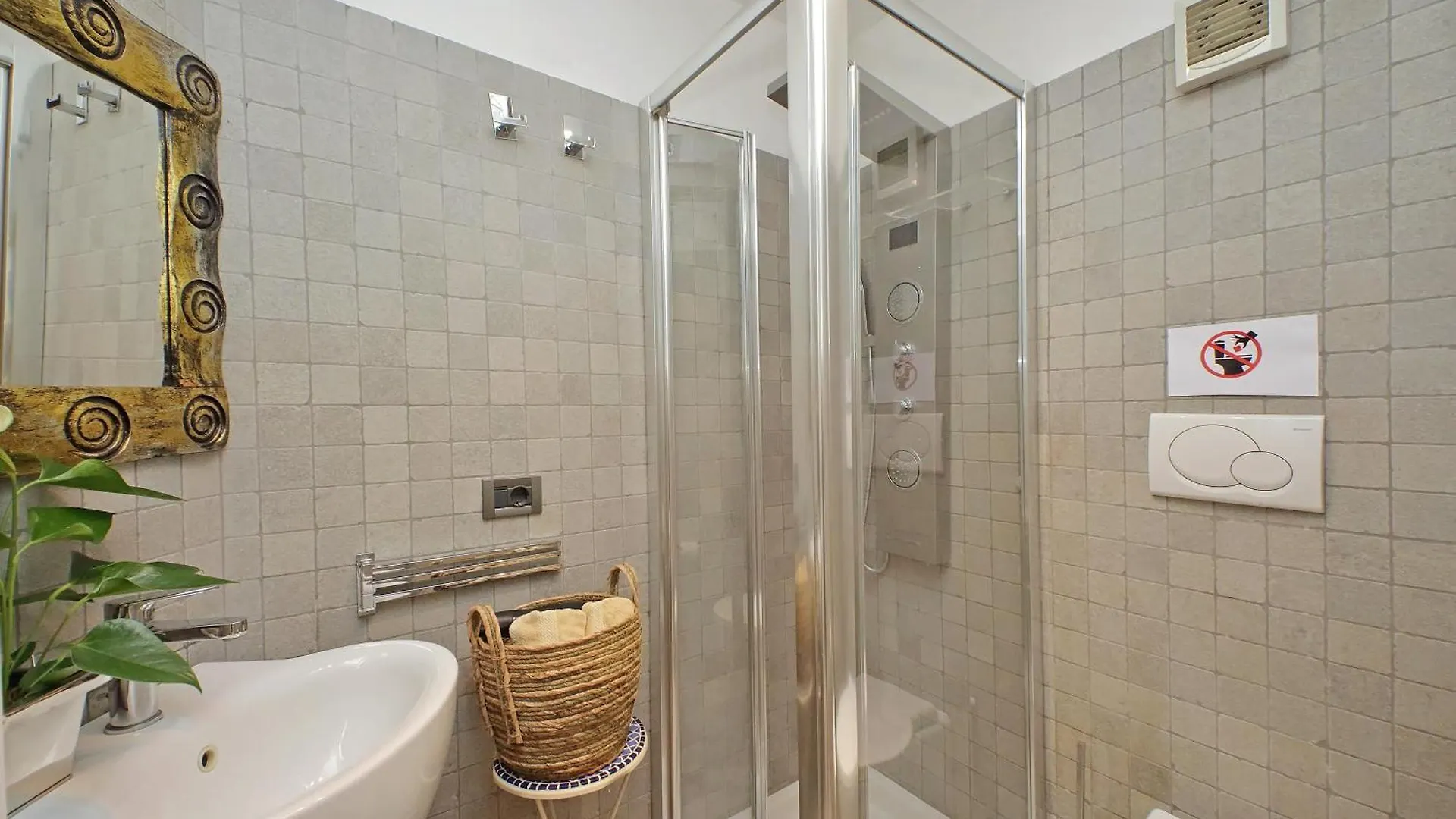 Homestay Green Suite On The Roof - Roma